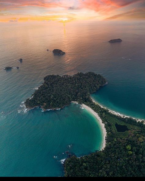 Sunset over Manuel Antonio National Park! A walk throughflora and fauna on rainforest trails brings you to several paradisaicalbeaches you won't soon forget! Manuel Antonio National Parkvia @juliocarvajal #CostaRicaExperts#CostaRica#puravida#travelcostarica#crfanphotos#costaricaphoto#costaricagram#costaricapuravida Manuel Antonio National Park, Costa Rica Vacation, Costa Rica Travel, Beautiful Park, Pacific Coast, Tropical Paradise, Vacation Trips, A Walk, Costa Rica