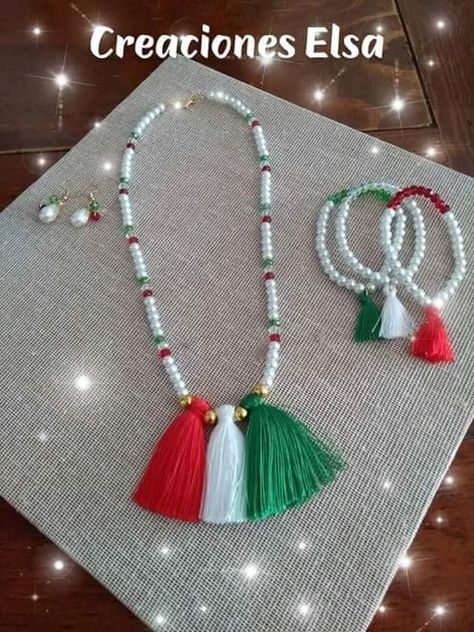 Christmas Bead Necklace, Christmas Jewelry Diy, Braided Bracelet Diy, Mexican Fashion, Bracelet Craft Diy, Embroidery Tshirt, Mexican Jewelry, Mom Diy, Christmas Bead