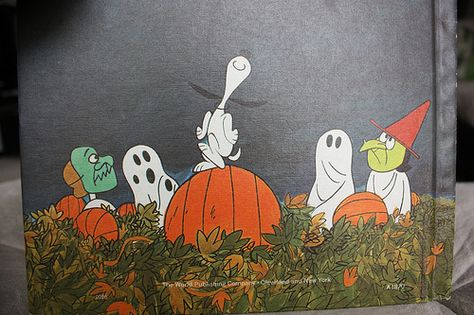 Great Pumpkin Charlie Brown Quotes | Spontaneous Clapping: It's the Great Pumpkin, Charlie Brown! Charlie Brown Pumpkin, Charlie Brown Wallpaper, Halloween Desktop Wallpaper, Charlie Brown Characters, Halloween Pumpkin Crafts, It's The Great Pumpkin Charlie Brown, Charlie Brown Quotes, The Great Pumpkin Charlie Brown, Message Ideas