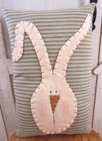 A Year Of Pillows Instead of Jelly? Peter Rabbit Easter, Bunny Pillow, Easter Pillows, Pillow Inspiration, Spring Easter Crafts, Rabbit Easter, Easter Projects, Wool Projects, Primitive Crafts