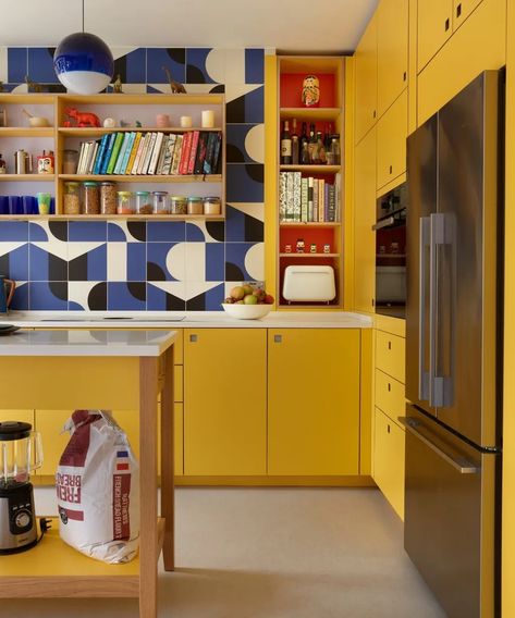 Yellow Kitchen Ideas, Retro Kitchens, House Beautiful Magazine, Charming Kitchen, Interior Design Advice, Orange Kitchen, Yellow Kitchen, California Design, Amazing Spaces