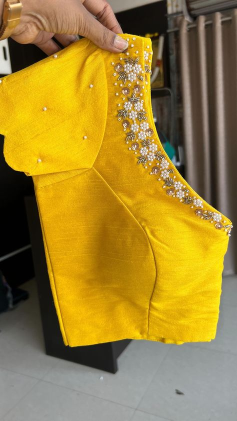 Handcrafted Sarees by Shobana Nithin | Comment “Link” to get direct link 🔗 of the Product..! Yellow floral silk saree with silk yellow handmade blouse ..!… | Instagram Floral Silk Saree, Handmade Blouse, Hd Flower Wallpaper, Yellow Saree, Yellow Blouse, Flower Wallpaper, Yellow Floral, Silk Saree, Silk Sarees