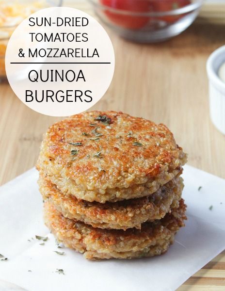 Sundried Tomato and Mozzarella Quinoa Burgers Quinoa Burgers Vegan, Broccoli Quinoa, Quinoa Burger, Quinoa Burgers, Burger Patties, Free Lunch, Veggie Burgers, Vegan Burgers, God Mat