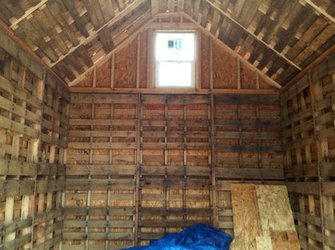 pallet-cabin-002 Pallet House Plans, Pallet Cabin, Pallet Shed Plans, Pallet Barn, Pallet Building, Pallet Shed, Diy Pallet Sofa, Pallet House, Wooden Pallet Projects