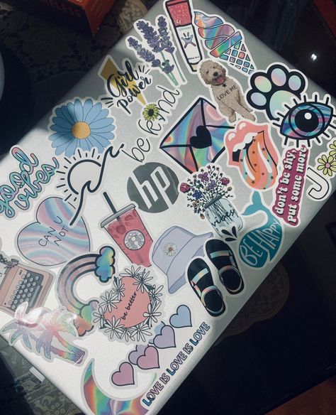 Decorate Laptop Stickers, Aesthetic Laptop Sticker Ideas, Laptop Sticker Layout, Laptop Inspo Stickers, Laptop Stickers Collage Ideas, Decorating Laptops With Stickers, Stickers On Laptop Layout, Laptop Accessories Aesthetic, Aesthetic Laptop Lockscreen