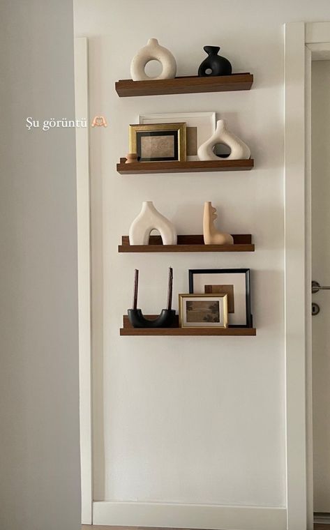 Wall Shelf Ideas Bedroom Small Spaces, Small Wall Ideas, Floating Shelf Styling, Empty Wall Ideas Bedroom, Dining Room Decor Modern, Cottage Decor Living Room, Living Room Spaces, Room Makeover Bedroom, Winter Home Decor