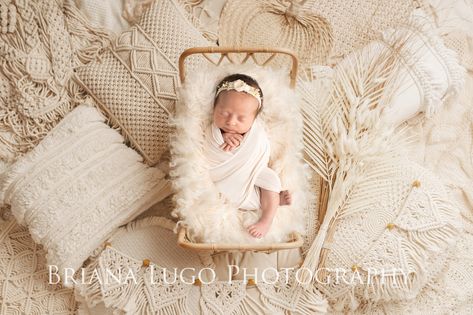 Macrame Pillows, Boho Bed, Newborn Digital Backdrop, Studio Newborn, Newborn Family Photos, Newborn Studio, Monthly Baby, Newborn Baby Photoshoot, Newborn Poses