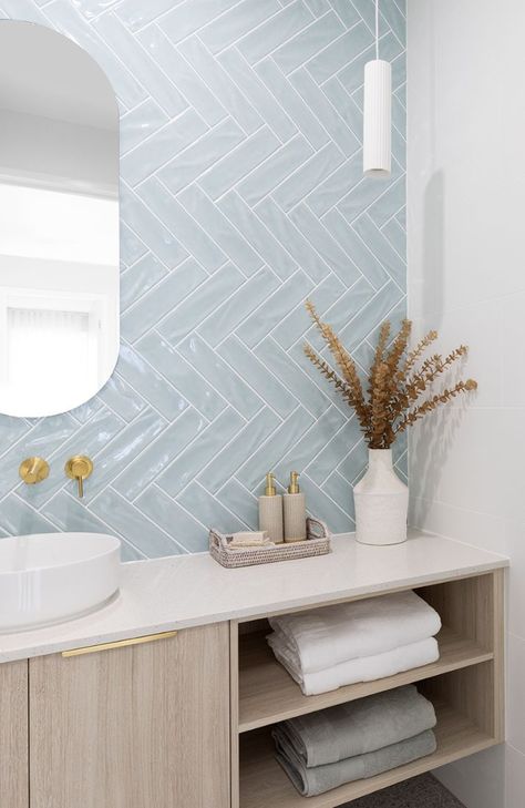 Traditional Minimalist Home, Coastal Style Bathroom, Coastal Bathroom Decor, Beach House Bathroom, Shower Tiles, Coastal Bathroom, Coastal Elegance, Coastal Bathrooms, Style Bathroom