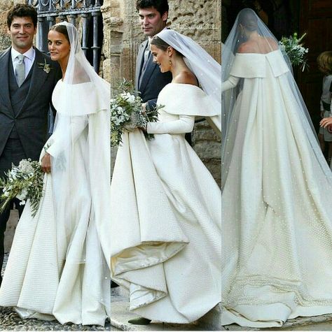 Royal Lady Charlotte Wellesley, Charlotte Wellesley, Famous Wedding Dresses, Simple Elegant Wedding Dress, Royal Wedding Gowns, Wedding Dress Cap Sleeves, Simple Elegant Wedding, Royal Blue Wedding, Fancy Wedding Dresses