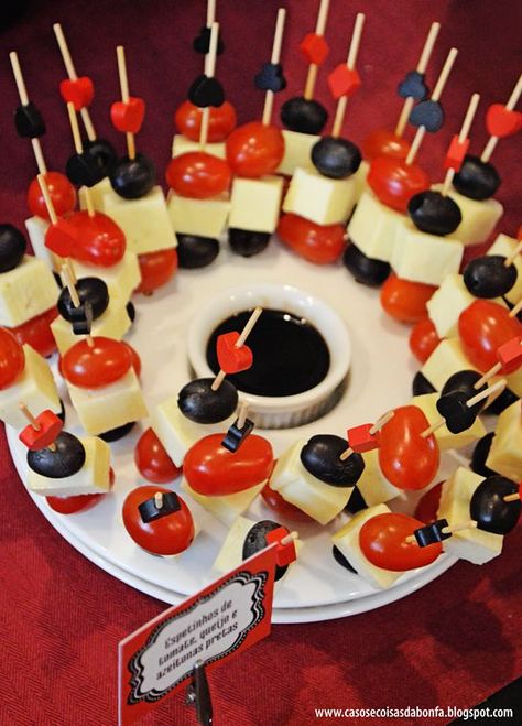 Casino Night Party Food Ideas, Food For Casino Themed Party, Casino Theme Party Food Snacks, Black And Red Food Party Ideas, Poker Party Food Ideas, Poker 40th Birthday Party, Casino Food Ideas, Casino Night Food Ideas, Casino Theme Food