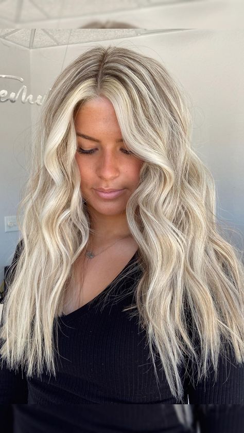 Blond Highlight Money Piece, Hair Ideas For Summer Color, Full Bright Blonde Highlights, Highlights Brown Hair Blonde Summer 2020, Blonde Bright Highlights, Pretty Blonde Hair Highlights, Blonde Highlights Back Of Head, Cool Blonde Hair With Dimension, Blonde Hair With Bold Money Piece