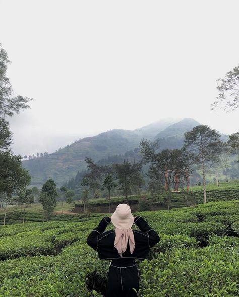 Ootd Cameron Highland, Cameron Highlands Ootd, Style For Hijab, Cameron Highland, Ootd Idea, Cameron Highlands, 2025 Vision, Ig Story, Vision Board