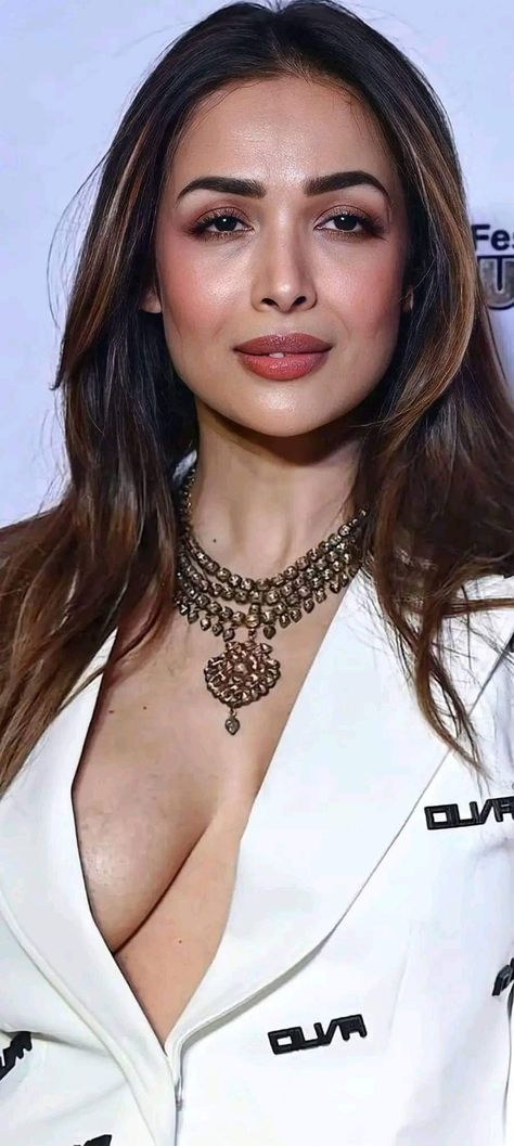 Malaika Arora Face Close Up, Mallika Arora, Intan Najuwa, Malika Arora, Aditi Budhathoki, Shweta Tiwari, Bra Photos, Malaika Arora, Bollywood Outfits