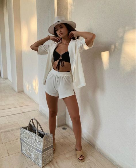 Beach Outfits Women Vacation, Black Beach, Summer Vacation Outfits, Summer Beach Outfit, Cruise Outfits, Matcha Slim, Summer Fits, Punta Cana, Summer Fashion Outfits