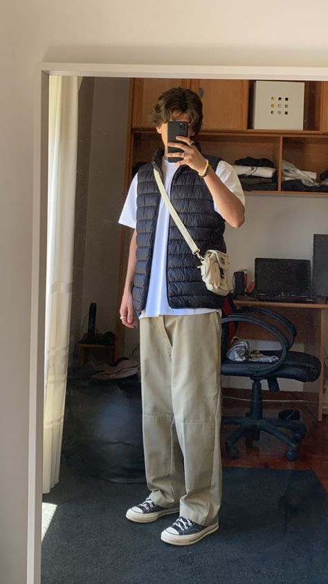 Blockcore Outfit Men Aesthetic, College Guy Outfits, Chuck 70 Outfit, Converse Outfit Men, Hongkong Outfit, Khaki Vest, Guys Fits, Boyfriend Outfit, Guy Fits