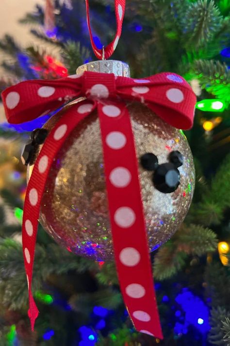 Creating beautiful DIY glitter ornaments is super easy. Follow this guide on how to make them, plus get 100 Disney inspired ideas for FREE! #diychristmas #diyornaments #disneydiy Mickey Ornaments Diy Christmas, Disney Christmas Centerpieces Diy, Diy Disney Tree Topper, Diy Disney Ornaments Christmas, Diy Disney Christmas Ornaments, Mickey Mouse Christmas Tree Ideas, Mickey Mouse Ornaments Diy, Diy Disney Ornaments, Disney Tree Topper