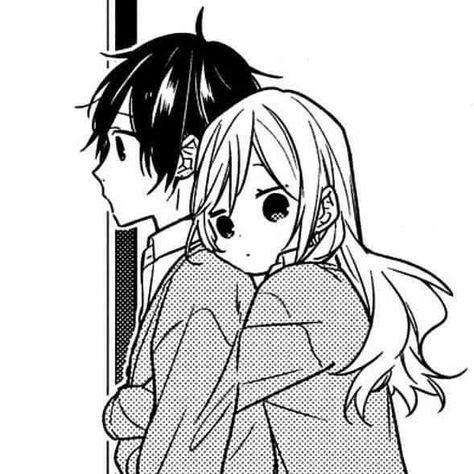 Horimiya Manga Pfp, Manga Hugging, Back Hug Anime, Horimiya Miyamura Manga, Miyamura Manga Icon, Horimiya Manga Icon, Remi And Sengoku, Horimiya Art, Horimiya Chibi