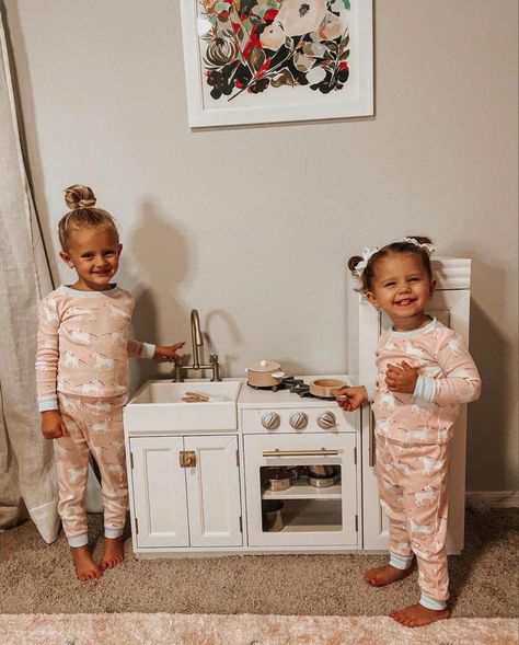 Preppy Baby Girl, Preppy Toddler, Preppy Baby, Toddler Pictures, Preppy Kids, Cute Sister, Cute Twins, Fashion Baby