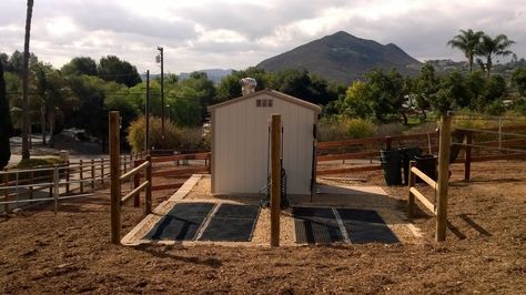 Lodge pole wash rack w/cross ties. Gravel w/rubber mat flooring. Outdoor Cross Ties For Horses, Horse Cross Ties, Horse Wash Rack Outdoor, Horse Washing, Dream Stables, Horse Barn Designs, Tack Room, Dream Barn, Barn Design