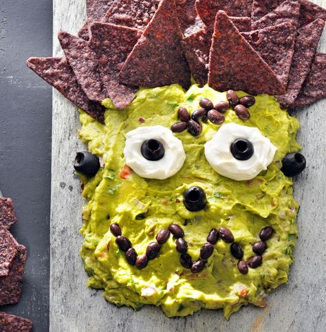 Monster Guacamole Halloween Food For Adults, Spinach Artichoke Chicken, Mash Recipe, Red Onion Relish, Onion Relish, School Treats, Giant Food, Guacamole Recipe, Monster Mash