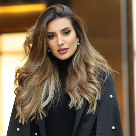 Bashayer Alshaibani  ladyrain  kuwaiti women  kuwaiti girls  arab women  middle eastern women  long hair  Arabian women  fashionista فاشنيستا  #Kuwaiti #kuwaitigirls #kuwaitigirl #kuwaitiwomen #fashionista #kuwaitimodel #Arabianbeauty #arabwomen #middleeastern #khaleeji #gulfarab  بشاير الشيباني  #بشاير_الشيباني Arab Girl, Hairstyles For Gowns, Short Relaxed Hairstyles, Girl Hair Colors, Cool Blonde Hair, Honey Color, Gorgeous Hair Color, Hair Things, Brown Hair Balayage