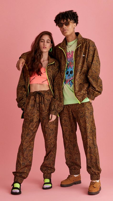 Fashion Gender Neutral, Fashion Editorial Couple, Unisex Clothing Fashion, Gender Neutral Fashion, Beauty And The Beast Movie, Fashion Photography Poses, Couple Photoshoot Poses, Matching Couple Outfits, Androgynous Fashion