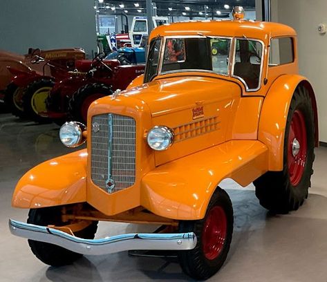 Minneapolis Moline, Old Tractors, Vintage Tractors, Bonnie N Clyde, Gasoline Engine, Farm Tractor, Classic Vintage, Minneapolis, Monster Trucks