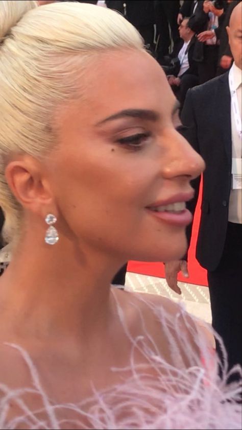 Lady Gaga Nose, Greek Nose, Moles On Face, Hooked Nose, Crooked Nose, Nose Types, Big Nose Beauty, Pretty Nose, Nose Makeup