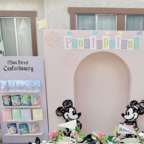 CG Events on Instagram: "The turn out was just as I envisioned ✨   Rentals & styled by @cgcreations_  Kids table @client  Mickey & Minnie @bees_partydecor  Flags @goldenfoxcrafts  Chip Bags @naiacreating   #disneyparty #disneypartyideas #disneypartytheme #disneypartydecor #disneylandparty #kidsparty #kidspartyideas #mickey #minnie #classicmickeymouse" Disneyland Pastel Birthday, Minnie Mouse Birthday Decorations, Disneyland Birthday, Baby Birthday Decorations, 3 Birthday, Pastel Birthday, Disney Birthday Party, Disney Theme Party, Twin First Birthday