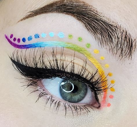 Graphic Eyeliner Rainbow, Subtle Pride Makeup Looks, Pride Makeup Eyeliner, Pride Eyeliner Looks, Cute Pride Makeup, Bright Eyeliner Looks, Pride Graphic Liner, Wet Liner Looks, Rainbow Graphic Liner