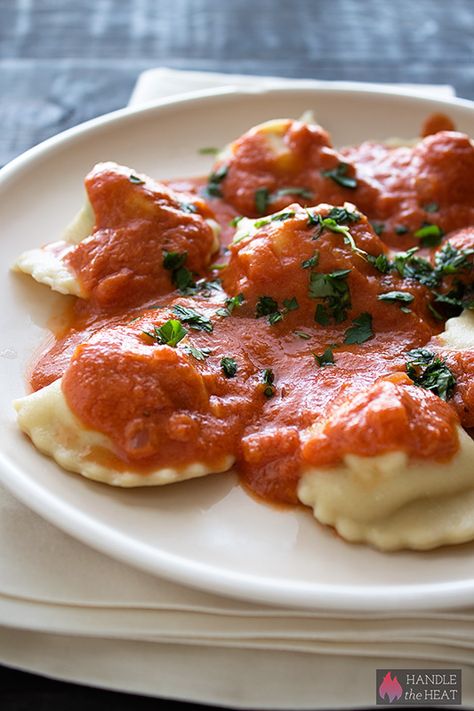 Chicken Ravioli with Creamy Tomato Sauce Fresh Tomato Sauce Recipe, Chicken Ravioli, Ravioli Sauce, Fresh Pasta Dough, Spinach Ravioli, Handle The Heat, Homemade Ravioli, Ravioli Recipe, Creamy Tomato Sauce