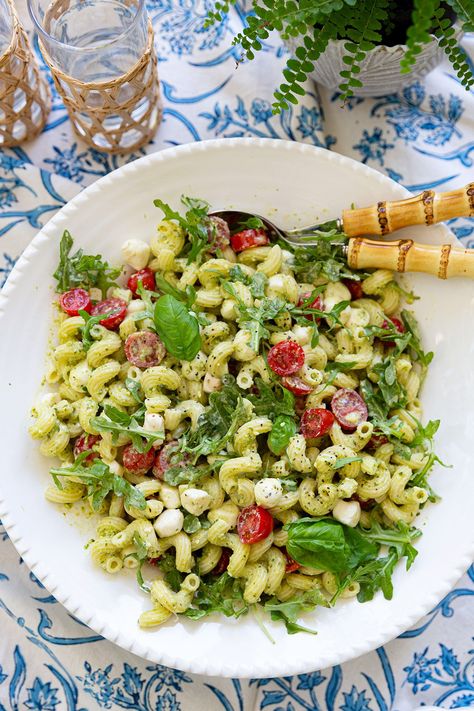 Creamy Pesto Pasta Salad Creamy Pesto Pasta Salad, Chicken Creamy Pasta, Creamy Pesto Dressing, Summertime Meals, Summertime Food, Creamy Pesto Pasta, Creamy Pesto Sauce, Summertime Salads, Bunny Food