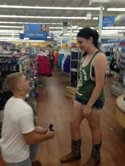 Funny Sites, Walmart Photos, Wedding Proposals, Daily Funny, People Laughing, Top Funny, Marriage Proposals, Best Funny Pictures, Funny People