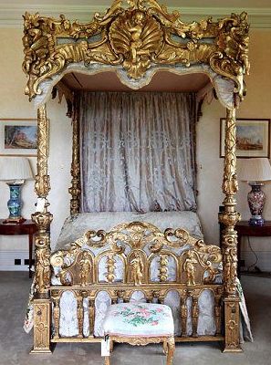 Italian Rococo giltwood tester bed, Christies sale. Cowdray Park House near Midhurst, West Sussex. Rococo Bed, Victorian Bedroom Furniture, Modern Victorian Bedroom, Tester Bed, Victorian Style Furniture, Carved Beds, Rococo Furniture, Victorian Bedroom, Salon Suites