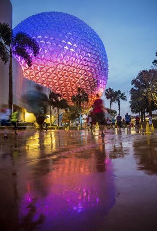 Walt Disney World Aesthetic, Disney Place, 10k Race, Disneyland Aesthetic, Walt Disney World Marathon, Disney Tourist Blog, Beer Growler, Disney World Pictures, Spaceship Earth