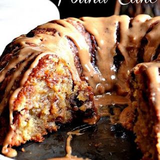 Caramel Pound Cake, Brown Sugar Pound Cake, Brown Sugar Caramel, Box Cake Recipes, God Mat, Think Food, Pound Cake Recipes, Yummy Sweets, Easy Dessert