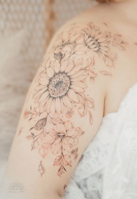 Delicate sunflower tattoo #sunflower #sunflowertattoo #delicatetattoo #finelinetattoo #floraltattoo Peony And Sunflower Tattoo, Sunflower Fine Line Tattoo, Fineline Sunflower Tattoo, Fine Line Sunflower Tattoo, Bouquet Tattoo, Upper Arm Tattoos, Plant Tattoo, Sunflower Tattoo, Botanical Tattoo