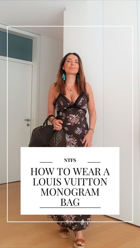 How to wear Louis Vuitton monogram bags to create classy outfits. #vuitton #louisvuitton #luxurybags #designerbags #fashion #chanel #dior #gucci #prada #hermes Speedy Bandouliere Outfit, Best Louis Vuitton Handbags, Black Handbag Outfit, Hobo Bag Outfit, Louis Vuitton On The Go, Moda Over 40, Monogram Bags, Louis Vuitton Outfit, Louis Vuitton Odeon