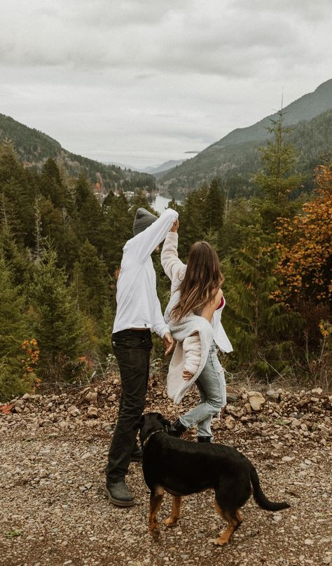 Diy Fall Photoshoot For Family, Fall Pictures Couples And Dogs, Best Couple Photography Poses With Dogs, Autumn Couple Photoshoot With Dog, Couples Shoot With Dogs, Fall Photos With Dogs, Fall Couple Photos With Dog, Fall Engagement Pictures With Dog, Dog Couple Photoshoot