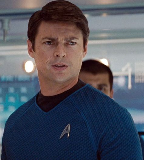 Karl Urban 'Bones' in 'Star Trek' 2009 Leonard Mccoy, Star Trek Actors, Star Trek Reboot, Film Star Trek, Star Trek 2009, New Star Trek, Star Trek Beyond, Star Trek Into Darkness, Star Trek Images