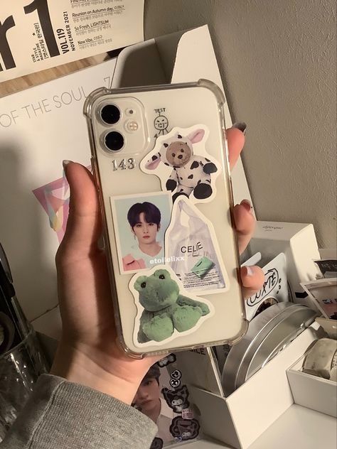 Stay Core, Clear Phone Case Design, Kpop Phone Cases, Diy Phone Case Design, Kpop Diy, Phone Inspo, Iphone Case Stickers, Diy Iphone Case, Iphone App Layout