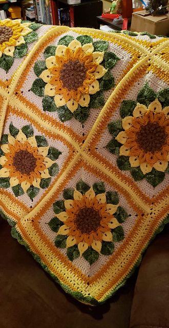 Sunflower Afghan, Crochet Flower Blanket, Crocheted Blanket, Flower Blanket, Crochet Sunflower, Crochet Flower Tutorial, Crochet Square Patterns, Blanket Patterns, Granny Square Crochet Pattern