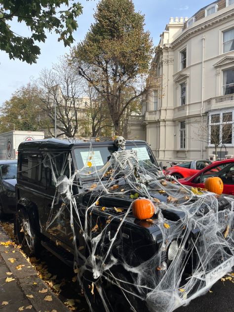 Halloween Car Decorating Ideas, Car Halloween Decor, Halloween Car Decorations Trunks, Halloween Car Ideas, Carros Halloween, Jeep Halloween Decorations, Car Halloween Decorations, Halloween Jeep, Halloween London