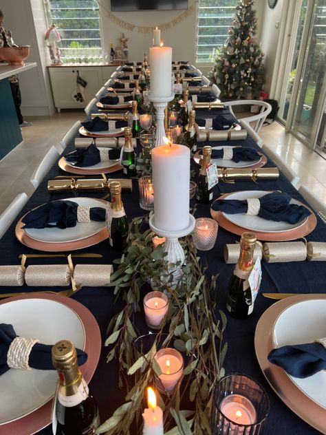 Hanukkah Dinner Table Settings, Navy And Rose Gold Christmas Decor, Navy Christmas Table Decor, Navy Gold Christmas Table, Navy Christmas Table, Navy Blue White And Gold Christmas Table Decor, Navy And Gold Christmas Table, Navy Blue Christmas Wedding, Navy And Gold Christmas