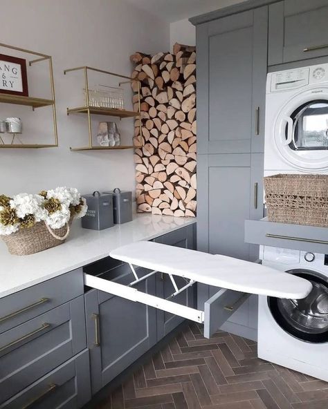 28 Laundry Room Ideas You'll Love - Decoholic Laundry Room Baskets, Utility Room Designs, Laundry Room Flooring, Dream Laundry Room, Laundry Room Closet, Mudroom Laundry Room, Laundry Room Renovation, Laundry Design, Farmhouse Laundry