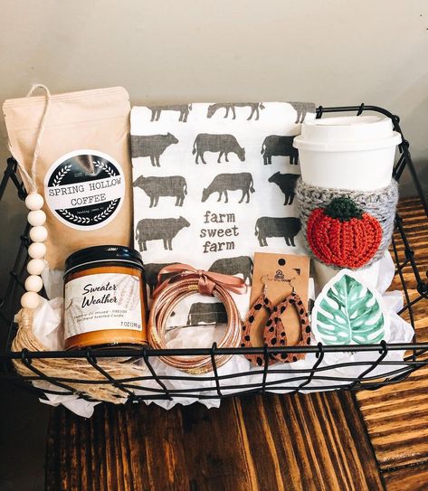 Cowgirl Themed Gift Basket, Western Basket Ideas, Western Themed Gift Baskets, Western Theme Gift Basket Ideas, Western Gift Basket Ideas, Farm Theme Gift Basket, Western Gift Box Ideas, Cow Gift Basket, Giveaway Basket Ideas