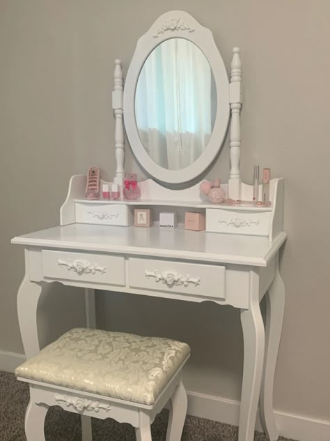 Coquette Vanity, Cozy Room Ideas, Vintage Vanity Decor, Room Ideas For Men, Room Ideas For Men Bedroom, Men Bedroom, Home Decor Cozy, Pink Room Decor, Man Room