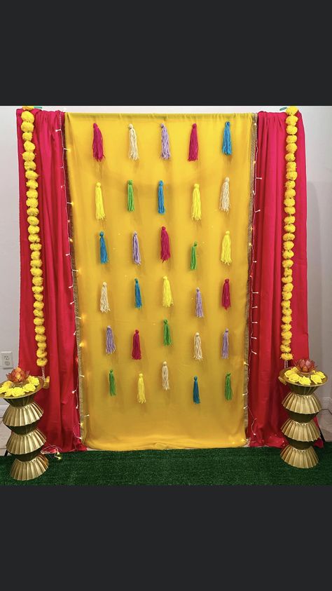 Haladi Shastra Decoration At Home, Diwali Decorations Backdrop, दिवाली Decoration, Gangaur Decoration At Home, Mayon Decor At Home, Dupatta Decoration Ideas At Home, Saree Backdrop Ideas, Pooja Backdrop Decoration Diy, Pocket Doors Closet