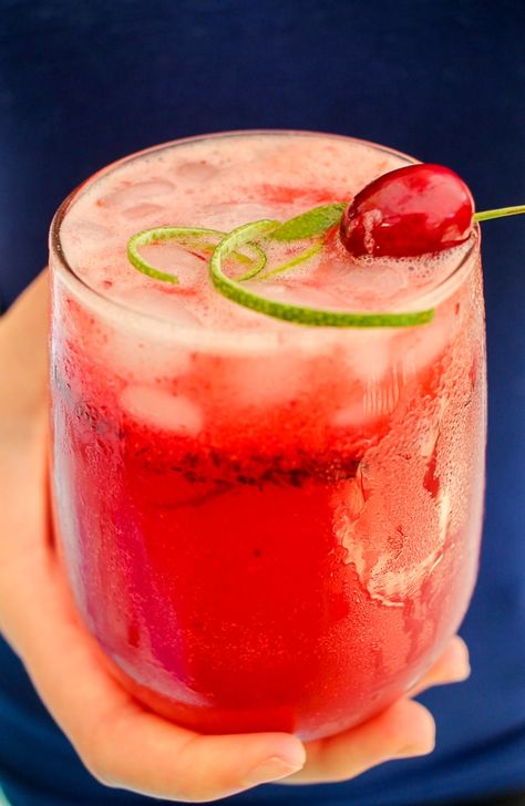 Lime Vodka Drinks, Cherry Vodka Drinks, Cherry Cocktail Recipes, Cosmo Recipe, Cherry Drink, Yummy Cocktails, Cherry Vodka, Summer Drinks Alcohol, Homemade Smoothies