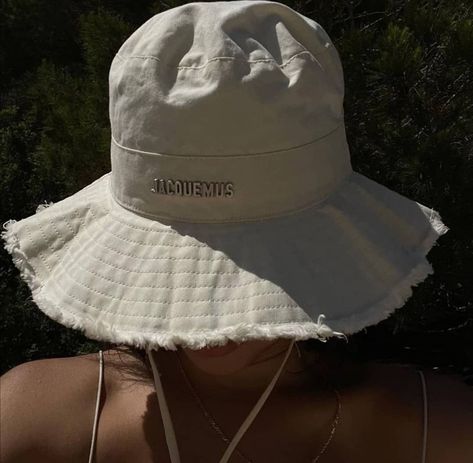 See Instagram photos and videos from young.dumb.broke (@young.soul.aesthetics) Jacquemus Hat, Soul Aesthetics, Minimal Moodboard, Jean Short Outfits, Hat Aesthetic, Hotel Towels, Summer Outfits For Teens, Date Outfit Casual, Cute Hats